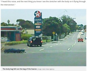 【海外発！Breaking News】霊柩車から遺体袋が路上に飛び出す（ニュージーランド）＜動画あり＞