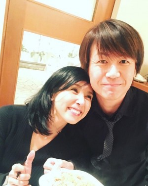 【エンタがビタミン♪】城咲仁、クリスマス会で黒木瞳と2ショット　「夫婦かと思った」の声も