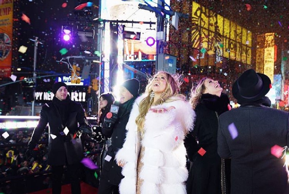 “リベンジ”果たしたマライア（画像は『Mariah Carey　2018年1月1日付Instagram「Happy New Year!!!!」』のスクリーンショット）