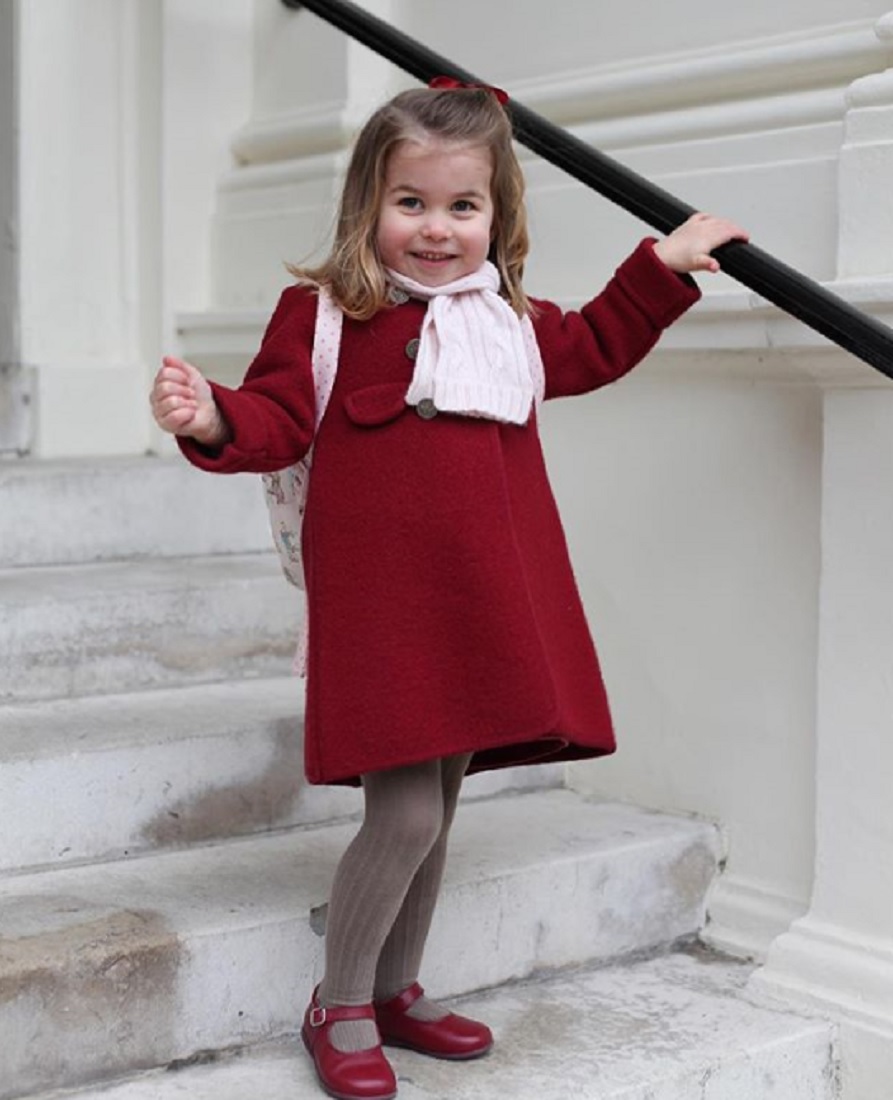 撮影はキャサリン妃（画像は『Kensington Palace　2018年1月9日付Instagram「The Duke and Duchess of Cambridge are very pleased to share two photographs of Princess Charlotte at Kensington Palace this morning.」』のスクリーンショット）