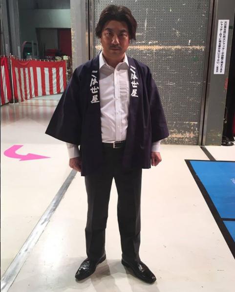 『陸王』で主演した役所広司を真似るレイザーラモンRG（画像は『Makoto Izubuchi　2018年1月2日付Instagram「あけましておめでとうございます！」』のスクリーンショット