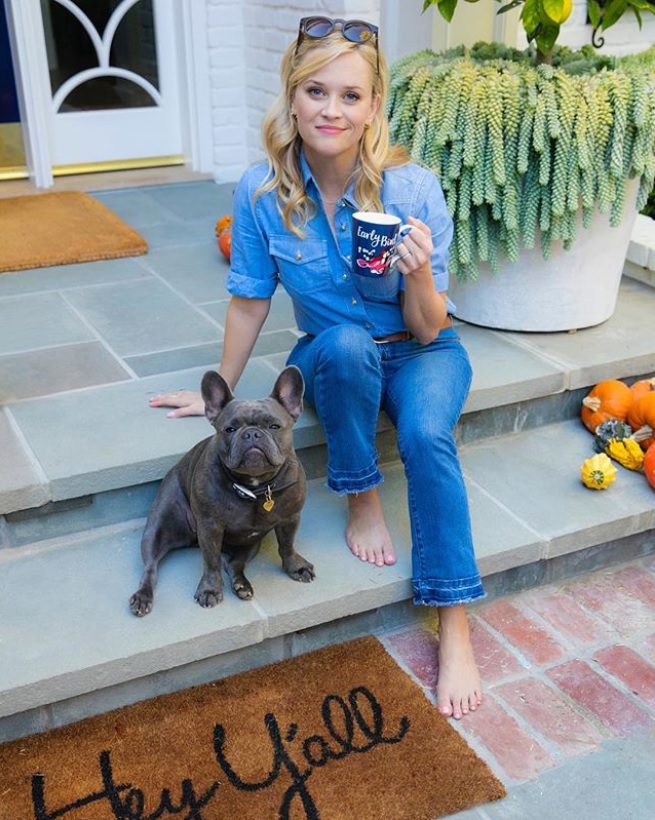 リース「様々な感情に苦しんだ」（画像は『Reese Witherspoon　2017年11月13日付Instagram「＃SundayFunday. Coffee, with a little Pepper.」』のスクリーンショット）