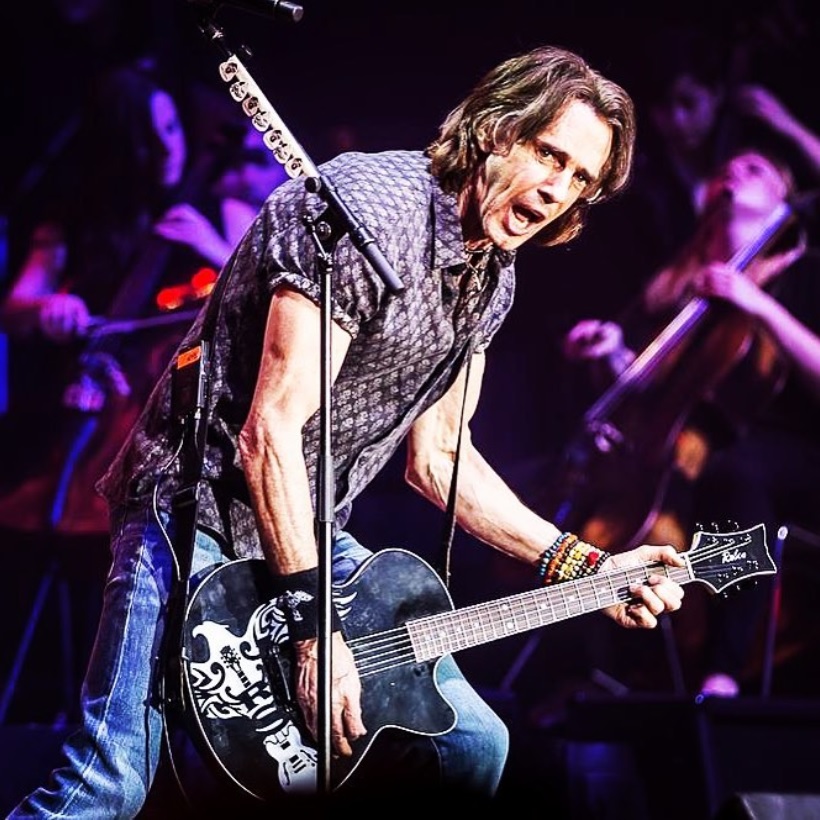 リック「俺も死にたかった」（画像は『Rick Springfield　2017年4月17日付Instagram「Rocking in Germany Photo by ＠florianstangl」』のスクリーンショット）