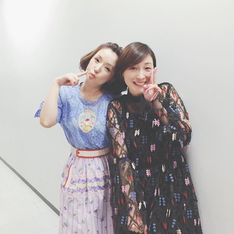 千秋と広末涼子（画像は『千秋　2018年2月8日付Instagram「ママ友と初共演」』のスクリーンショット）