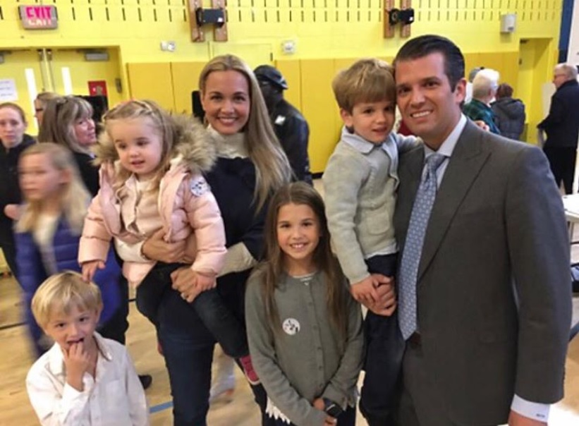 ドナルド・トランプ・ジュニア、女性に下品なメッセージ（画像は『Donald Trump Jr.　2017年11月8日付Instagram「Casting our votes one year ago today in NYC for ＠realdonaldtrump and bringing the monsters to watch democracy in action.」』のスクリーンショット）