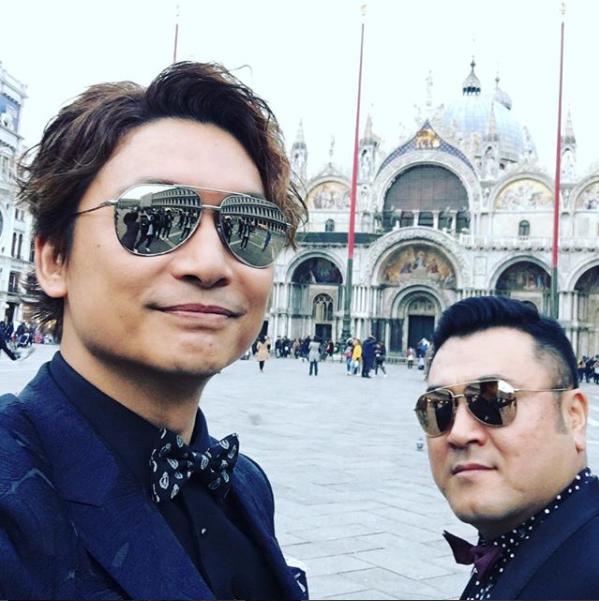 香取慎吾と山崎弘也（画像は『香取慎吾　2018年3月23日付Instagram「28日放送の ＃おじゃマップ ＃最終回 in ＃ヴェネチア 最高！」』のスクリーンショット）