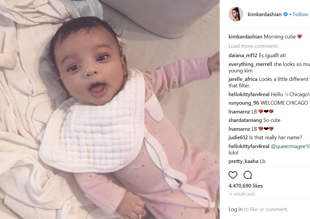 超キュートなシカゴちゃん（画像は『Kim Kardashian West　2018年3月17日付Instagram「Morning cutie」』のスクリーンショット）