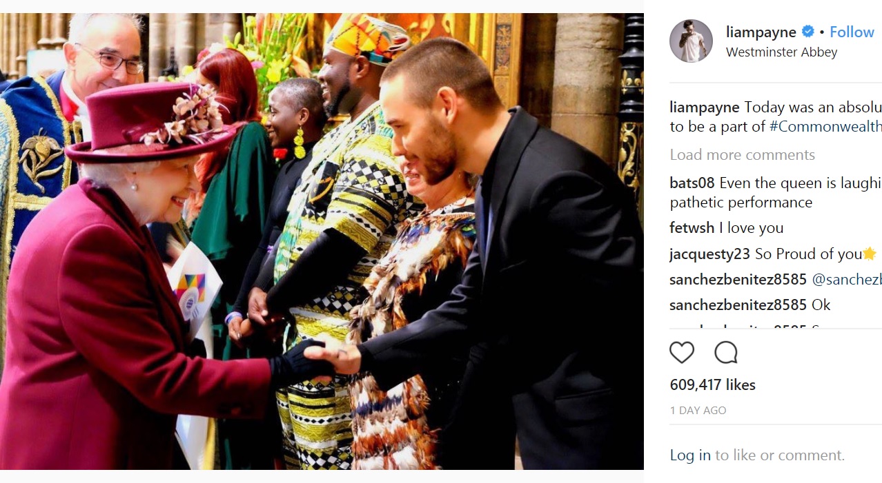 エリザベス女王と握手をするリアム（画像は『Liam Payne　2018年3月12日付Instagram「Today was an absolute pleasure to be a part of ＃CommonwealthDay」』のスクリーンショット）