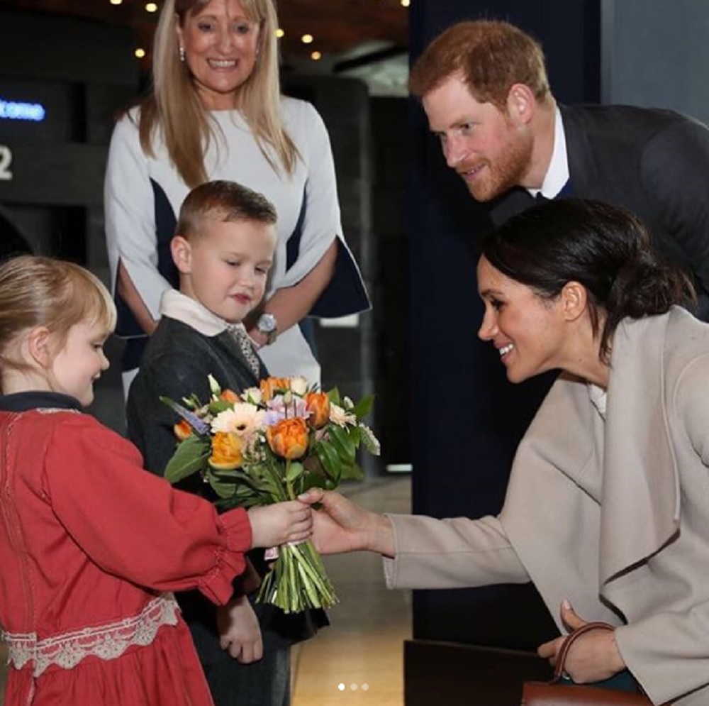 メーガンさん「いずれは赤ちゃんも…」（画像は『Kensington Palace　2018年3月24日付Instagram「Today Prince Harry and Ms. Meghan Markle visited Belfast for their first official joint visit to Northern Ireland.」』のスクリーンショット）