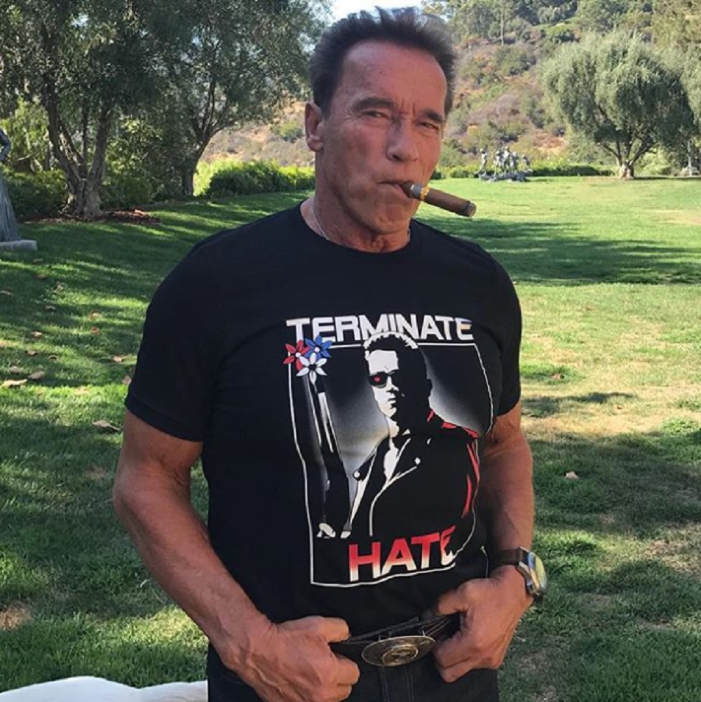 シュワ、手術を受けるもすでに退院（画像は『Arnold Schwarzenegger　2017年8月18日付Instagram「Let’s terminate hate.」』のスクリーンショット）