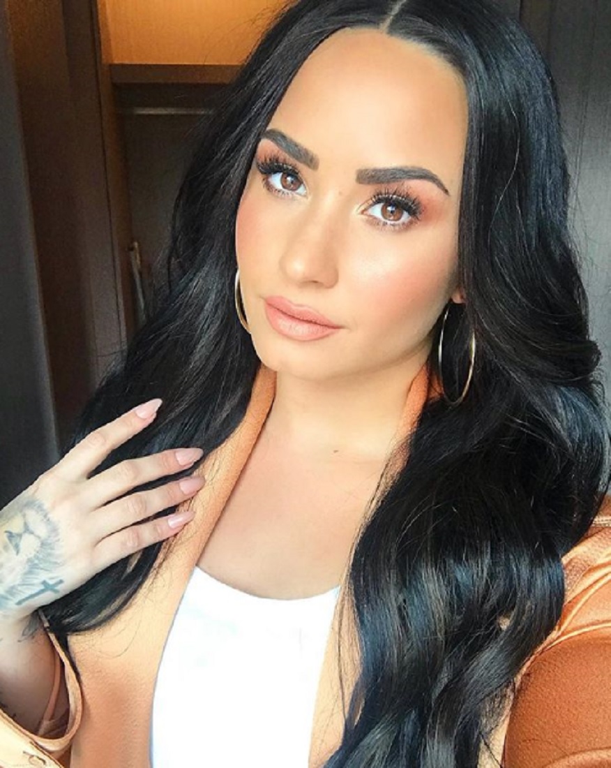 デミ「私は自分を愛してる」（画像は『Demi Lovato　2018年4月3日付Instagram「I wasn’t made to fall in line..」』のスクリーンショット）