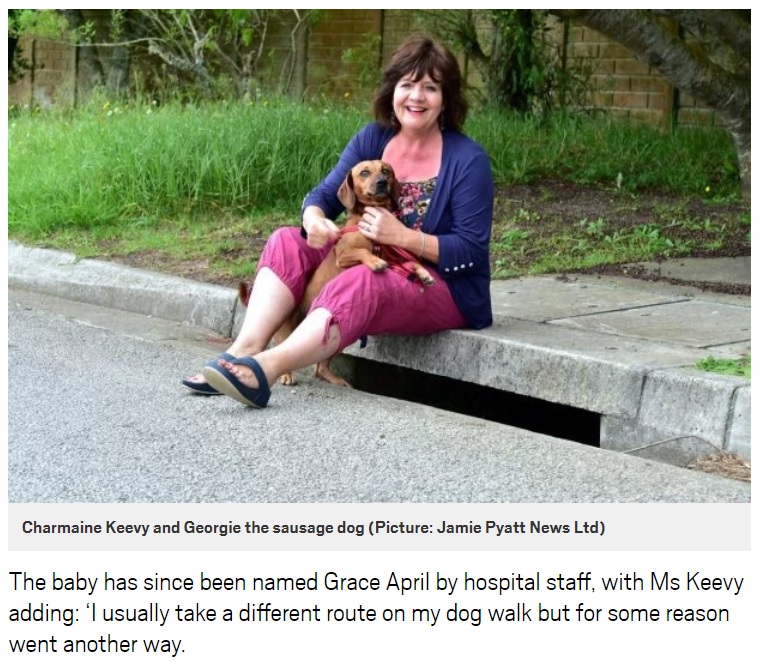 赤ちゃんを発見したダックスフントと飼い主（画像は『Metro　2018年4月10日付「Sausage dog helps find abandoned baby 6ft underground in storm drain」（Picture: Jamie Pyatt News Ltd）』のスクリーンショット）