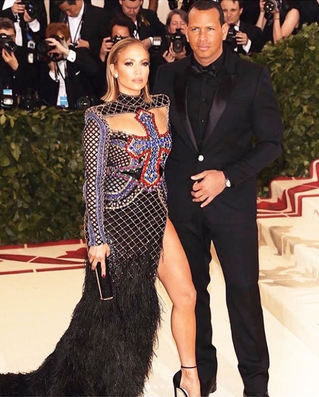 ひときわ目立っていたジェニファー＆アレックス（画像は『Jennifer Lopez　2018年5月8日付Instagram「Always such a fun night w my number 1 ＠arod ＠balmain」』のスクリーンショット）