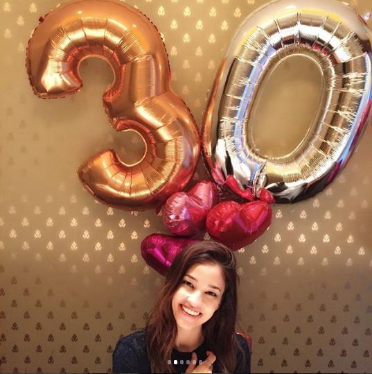 黒木メイサ「30」の誕生日会（画像は『Meisa Kuroki　2018年5月28日付Instagram「素敵ガールズに囲まれて幸せ時間」』のスクリーンショット）