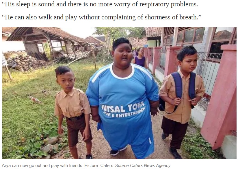 「世界一の肥満児」が痩せて友達とも外で遊べるように（画像は『news.com.au　2018年5月3日付「Arya Permana, the world’s fattest boy, has been dethroned after losing a whopping 83kg」（Source:Caters News Agency）』のスクリーンショット）