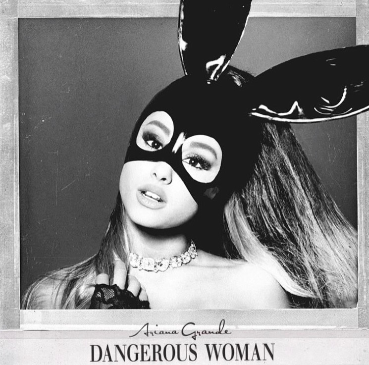 アリアナ『DANGEROUS WOMAN』のジャケ写をモチーフに新恋人がタトゥーを！（画像は『Ariana Grande　2017年5月19日付Instagram「＃1YearOfDangerousWoman!!!!」』のスクリーンショット）