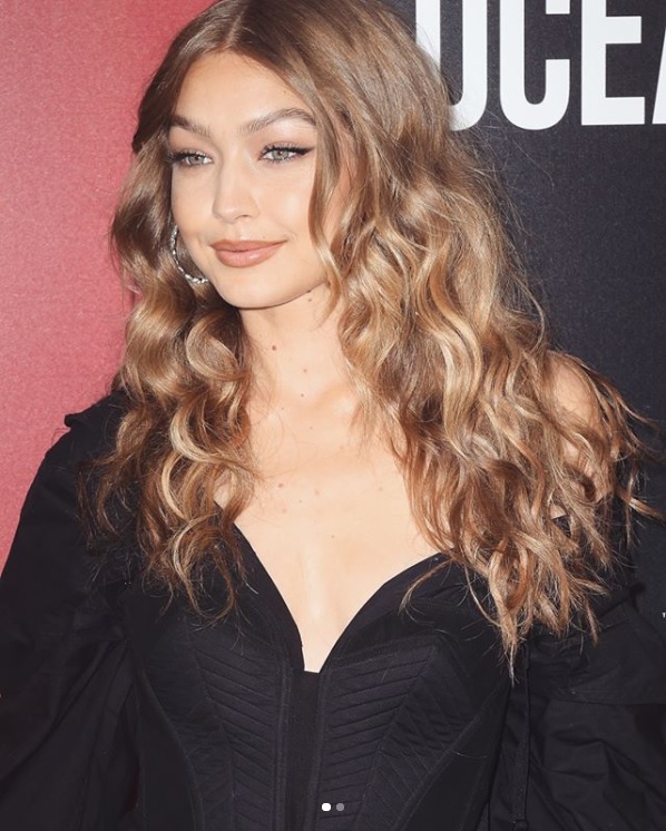 ジジ、ゼインが忘れられず？（画像は『Gigi Hadid　2018年6月6日付Instagram「Go see ＠oceans8movie!!!」』のスクリーンショット）