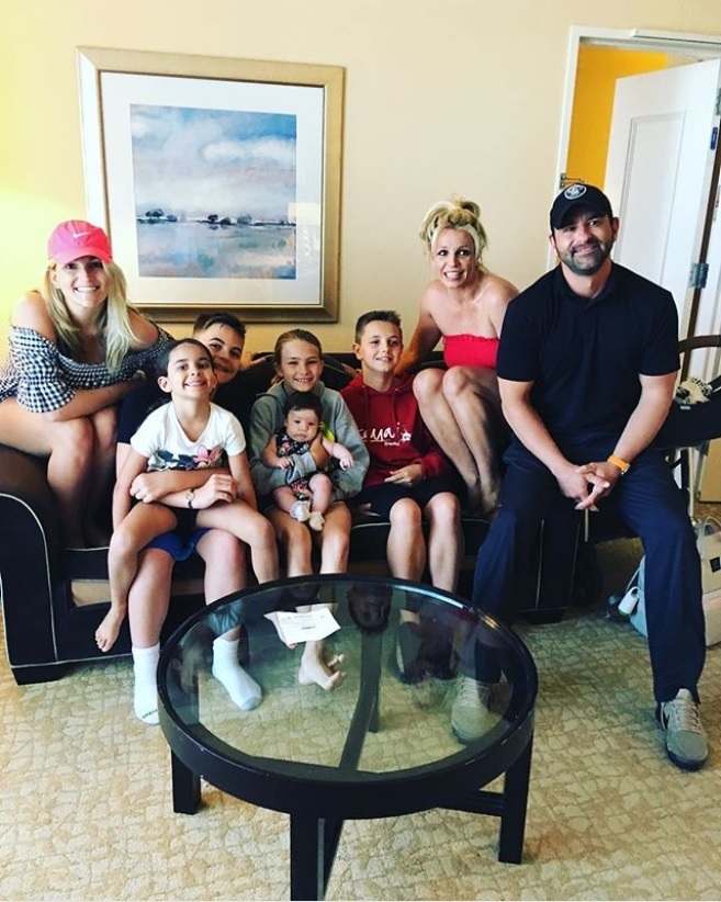 ブリトニー＆ジェイミー・リン＆兄ブライアンさんのキッズが集合（画像は『Jamie Lynn Spears　2018年6月15日付Instagram「FAMILY」』のスクリーンショット）