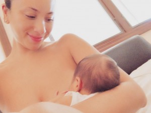 【エンタがビタミン♪】道端アンジェリカ「完全母乳で育てたい」決意綴るも、フォロワー同士で意見対立