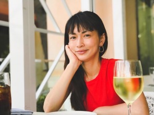 【エンタがビタミン♪】長谷川京子のバックスタイルに悲鳴「ウエスト～細っ!!」