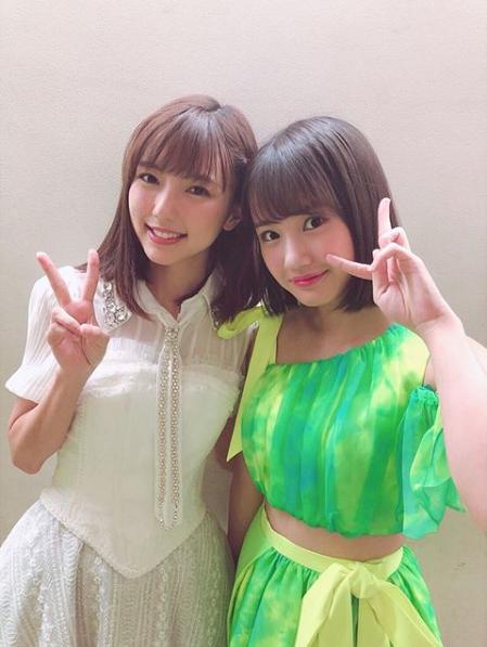 真野恵里菜と横山玲奈（画像は『Erina Mano　2018年9月3日付Instagram「モーニング娘。’18 13期の横山玲奈ちゃん」』のスクリーンショット）