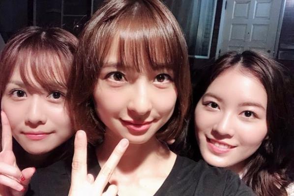 佐藤すみれ、篠田麻里子、松井珠理奈（画像は『shinodamariko　2018年9月8日付Instagram「おかえり 珠理奈」』のスクリーンショット）