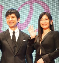 【エンタがビタミン♪】篠原涼子を久々共演の西島秀俊がエスコート「ますますダンディーに。色気がムンムン」