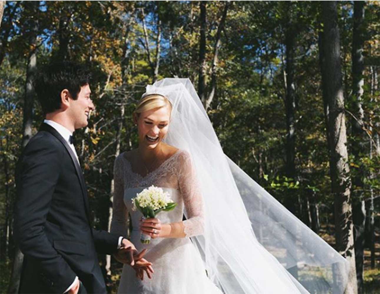 ジョシュア・クチュナー氏と結婚したカーリー・クロス（画像は『Karlie Kloss　2018年10月18日付Instagram「10.18.2018」』のスクリーンショット）