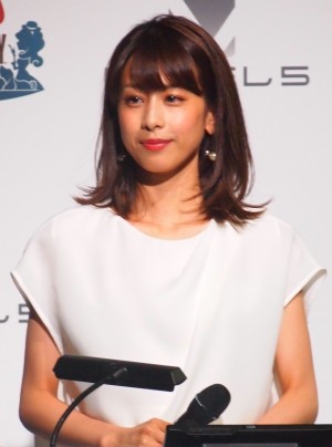 【エンタがビタミン♪】加藤綾子、幼い頃の親子ショットに「母譲りの美人DNA」と納得の声