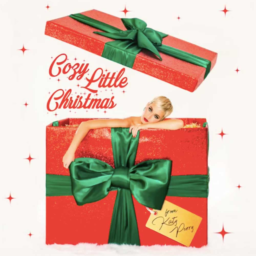 クリスマスソング『Cozy Little Christmas』をリリースしたケイティ（画像は『KATY PERRY　2018年11月14日付Instagram「For all my friends secretly buying their tree already SURPRISE!」』のスクリーンショット）