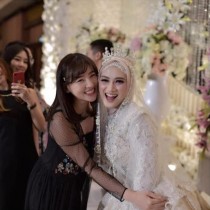 【エンタがビタミン♪】仲川遥香が出席、元JKT48メロディーの結婚式ショットに祝福の声「綺麗で輝いていますね！」