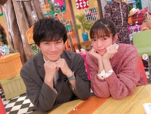 【エンタがビタミン♪】佐藤栞里、渡部建と念願の2ショット　「可愛い渡部さんをぜひ」と頬杖ポーズ