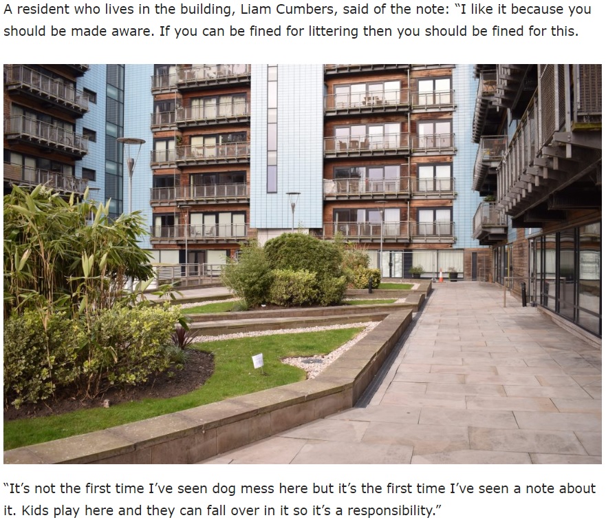 犬の糞が放置されていたマンション共有ガーデン（画像は『Deadline News　2019年1月21日付「Fed-up resident posts warning signs next to dog mess threatening to chuck poo at culprit」』のスクリーンショット）