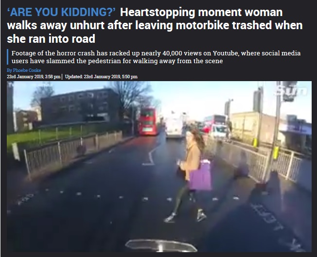 バイクの目の前に飛び出した女性は…（画像は『The Sun　2019年1月24日付「‘ARE YOU KIDDING?’ Heartstopping moment woman walks away unhurt after leaving motorbike trashed when she ran into road」』のスクリーンショット）
