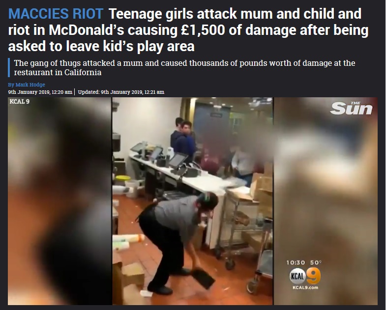 カリフォルニア州のマクドナルドで10代少女らが大暴れ（画像は『The Sun　2019年1月9日付「MACCIES RIOT Teenage girls attack mum and child and riot in McDonald’s causing ￡1,500 of damage after being asked to leave kid’s play area」（KCAL9）』のスクリーンショット）