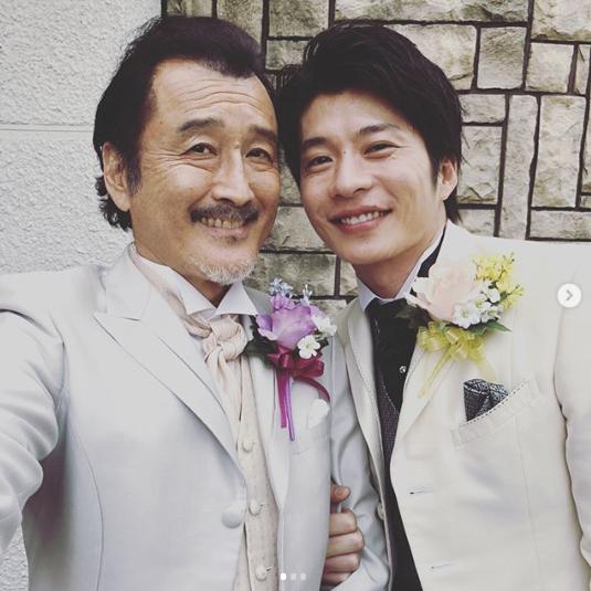 『おっさんずラブ』のメインキャスト吉田鋼太郎と田中圭（画像は『武蔵の部屋【公式】　2018年6月3日付Instagram「俺たち結婚します ＃なんちゃって」』のスクリーンショット）