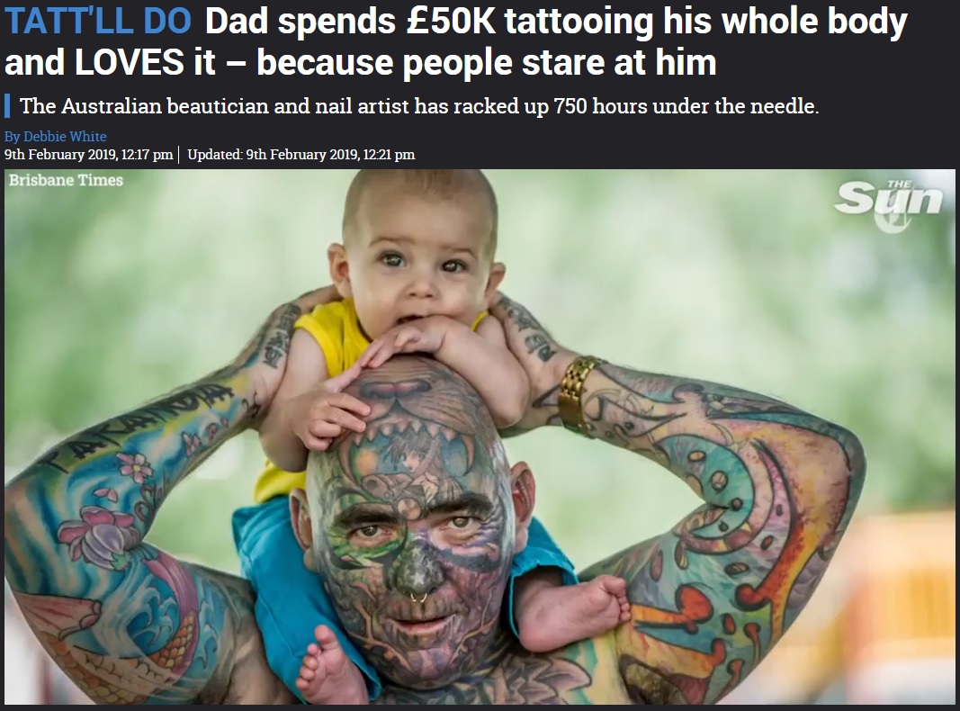 全身の99％がタトゥーに覆われているブレットさん（画像は『The Sun　2019年2月9日付「TATT’LL DO Dad spends ￡50K tattooing his whole body and LOVES it - because people stare at him」（Credit: BRISBANE TIMES）』のスクリーンショット）