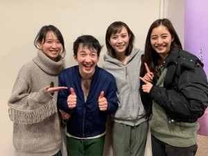 【エンタがビタミン♪】戸田恵梨香、比嘉愛未＆浅利陽介の舞台観劇にまた“タートルネック”で登場　「平成最後のタートル」はいつに？