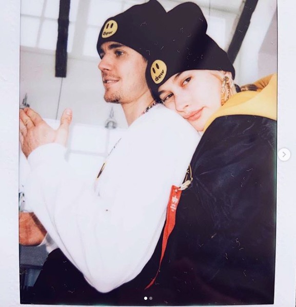 ビバリーヒルズにも豪邸を購入したジャスティン＆ヘイリー（画像は『Hailey Rhode Bieber　2019年3月1日付Instagram「25 sure looks good on u lover..」』のスクリーンショット）