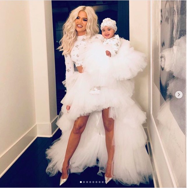 クロエ・カーダシアン、愛娘トゥルーちゃんの1歳誕生日も近いが…（画像は『Khloé　2018年12月26日付Instagram「I have always looked forward to our annual Christmas Eve party but this year was hands down my favorite!!」』のスクリーンショット）