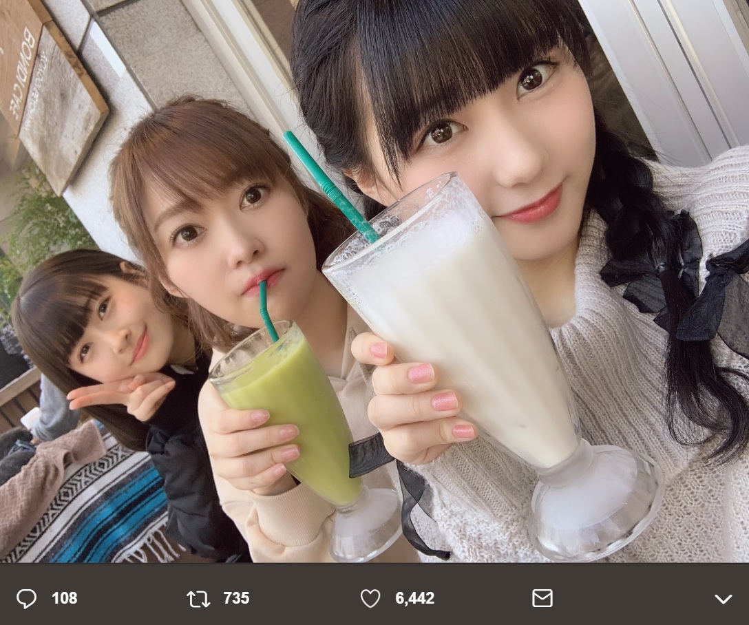 松岡はな、指原莉乃、田中美久（画像は『田中美久　2019年3月12日付Twitter「19:30～ ＃うたコン ＃AKB48」』のスクリーンショット）