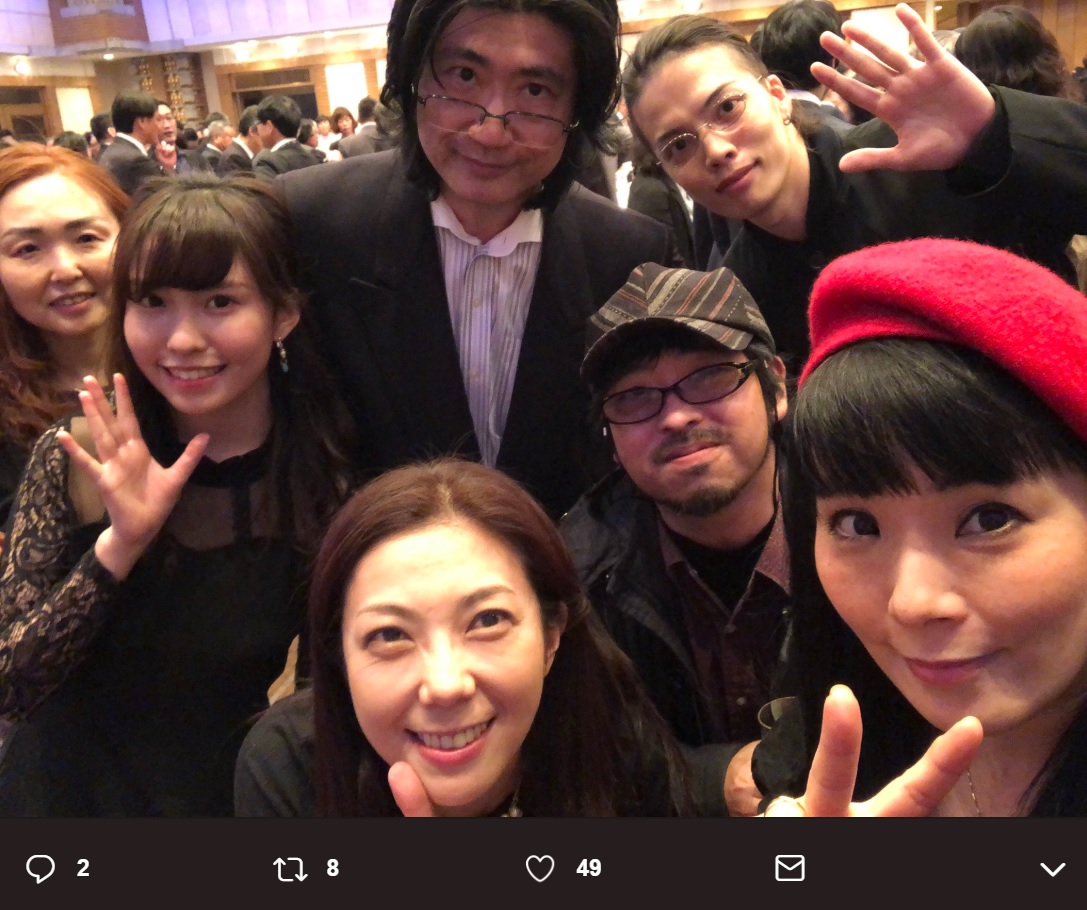 『第22回 日本ミステリー文学賞 南北賞 祝賀パーティー』での記念写真：左から2人目が春名風花（画像は『児嶋都　2019年3月26日付Twitter「そしてかなりレアな組み合わせかも！」』のスクリーンショット）