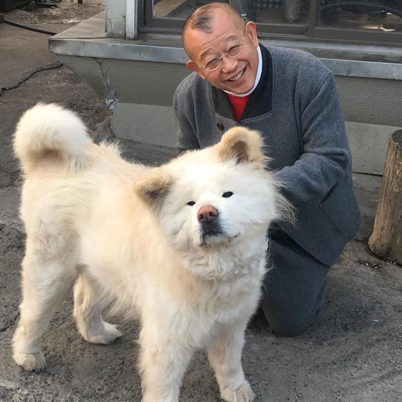 鰺ヶ沢町でわさおに会った鶴瓶（画像は『笑福亭鶴瓶　2019年3月1日付Instagram「わさおに偶然会えて嬉しかった。」』のスクリーンショット）