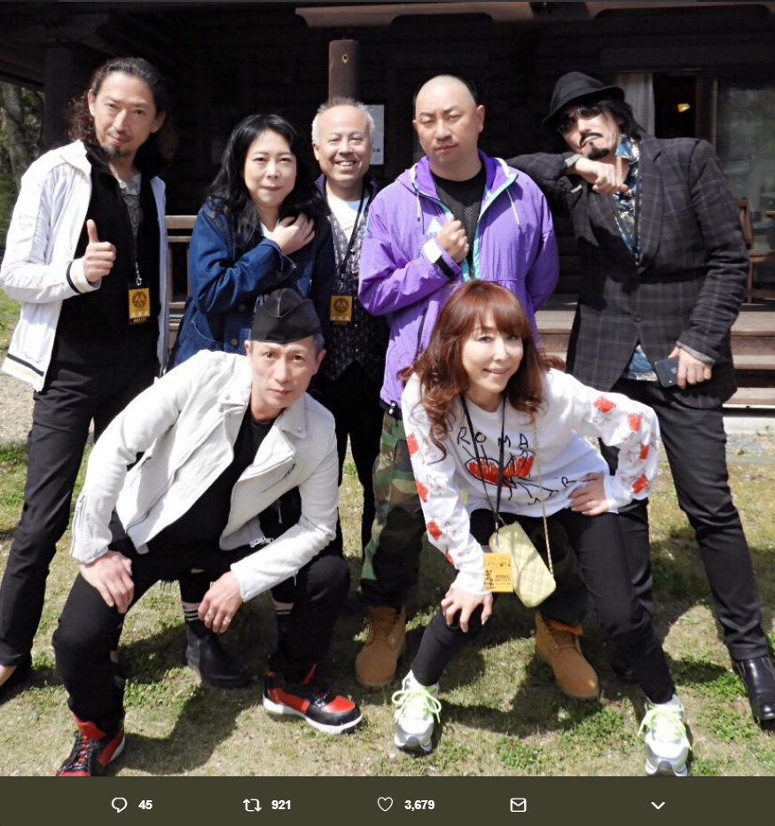 BARBEE BOYSと椿鬼奴、レイザーラモンRG（画像は『BARBEE BOYS / バービーボーイズ（公式）　2019年4月28日付Twitter「BARBEE BOYS　BAN-ETSU（磐越）15:45からです！」』のスクリーンショット）