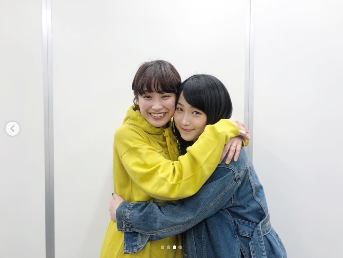 高橋愛と鞘師里保（画像は『高橋愛 Ai Takahashi　2019年4月1日付Instagram「カッコよかったな、鞘師。」』のスクリーンショット）