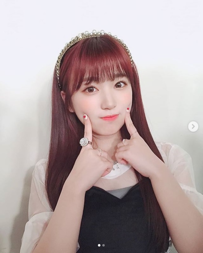 「来週も一緒に頑張ろうねっ！」と矢吹奈子（画像は『IZ*ONE　2019年4月13日付Instagram「今週もお疲れ様～ 歌番組やサイン会など楽しかった」』のスクリーンショット）