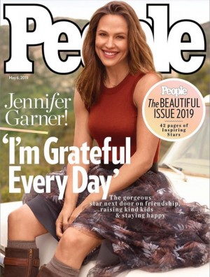 【イタすぎるセレブ達】ジェニファー・ガーナー（47）　米誌『People』の「美しい人」特集号表紙を飾る