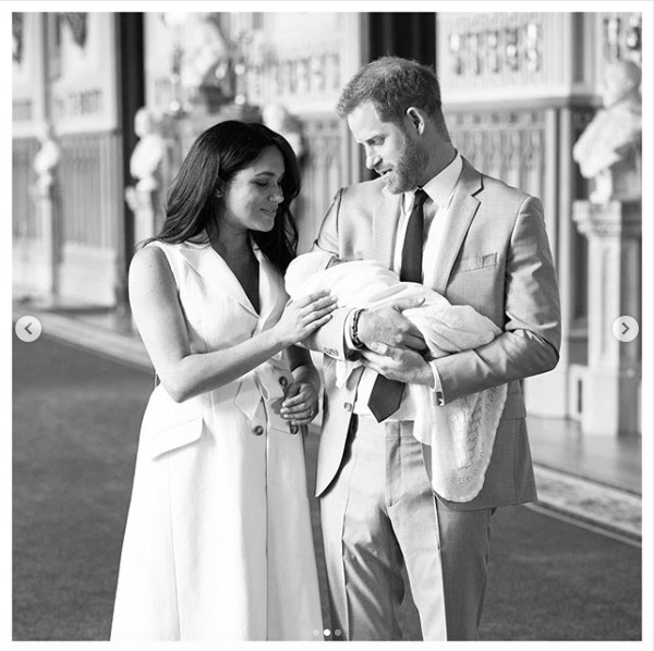 メーガン妃、子連れ初の凱旋帰国か（画像は『The Duke and Duchess of Sussex　2019年5月8日付Instagram「Today The Duke and Duchess of Sussex are delighted to share their first public moment as a family.」』のスクリーンショット）