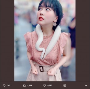 【エンタがビタミン♪】HKT48田中美久“白蛇”を首に巻く　顔を引きつらせる姿に渡辺美優紀「蛇になりたいな」