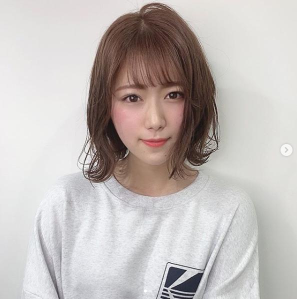 ヘアートリートメントした山内鈴蘭（画像は『山内鈴蘭 suzuran yamauchi　2019年5月19日付Instagram「今回のカラーお気に入り」』のスクリーンショット）